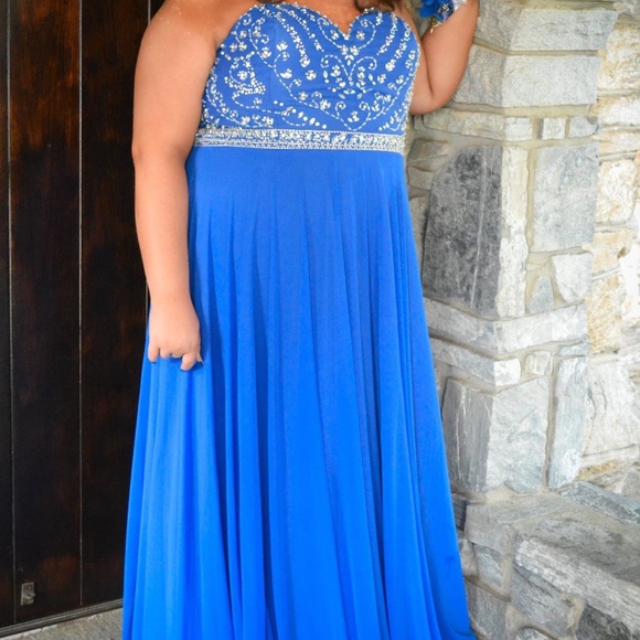 Plus Sized Prom Dress - Picture 2 of 3